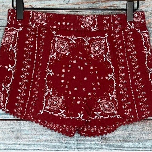 Madewell Shorts XS Boho Pull On Red Bandana Print Scalloped Hem Ruffles Oahu Vtg - Picture 4 of 8